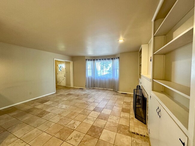 Foto del edificio - SPACIOUS HOME IN DESIRABLE HOT SPRINGS, 1....