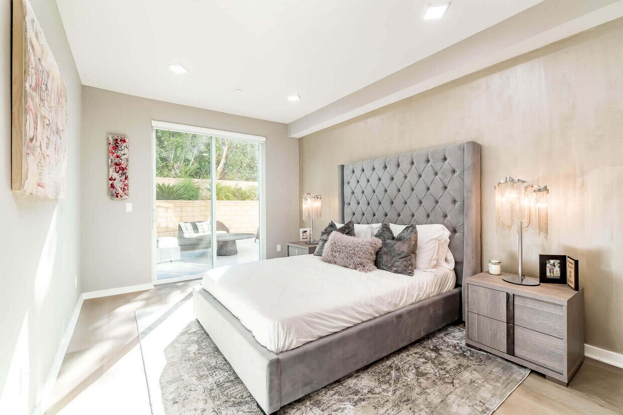 Windsor Square Villas Apartments in Los Angeles, CA Westside Rentals