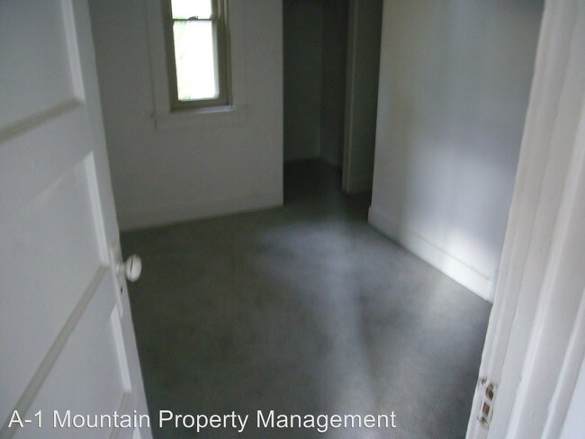 Building Photo - 2 br, 1 bath House - 2350 Garland Street