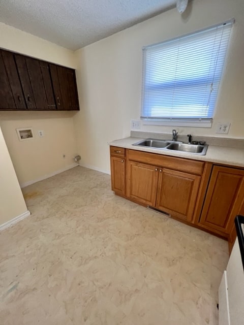 Washer/Dryer Hook-Up - 2226 N Pierce Ave