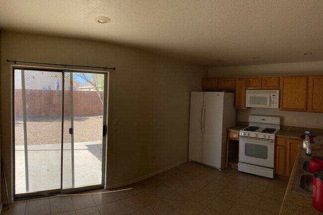 Foto del edificio - 3 bedroom home in Legends West!
