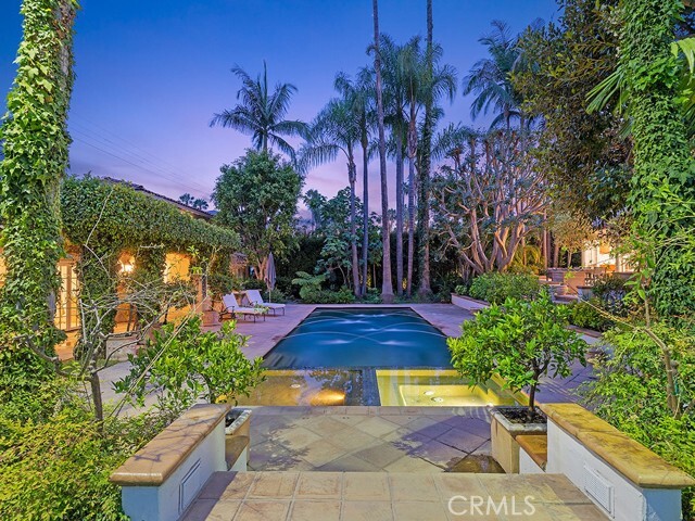 Foto del edificio - 726 Foothill Rd