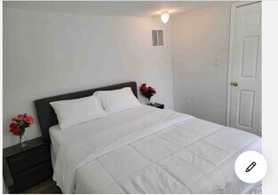 Building Photo - 8041 Howard Dr