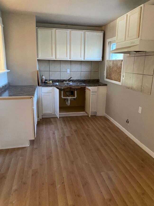 Building Photo - Very Nice 4BD/2BA Home