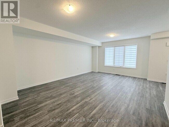 Photo du bâtiment - 14 Kingbird Cmn