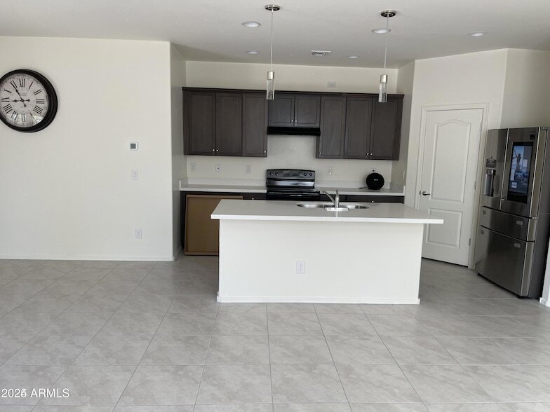 Foto del edificio - 1585 E Kingman Pl