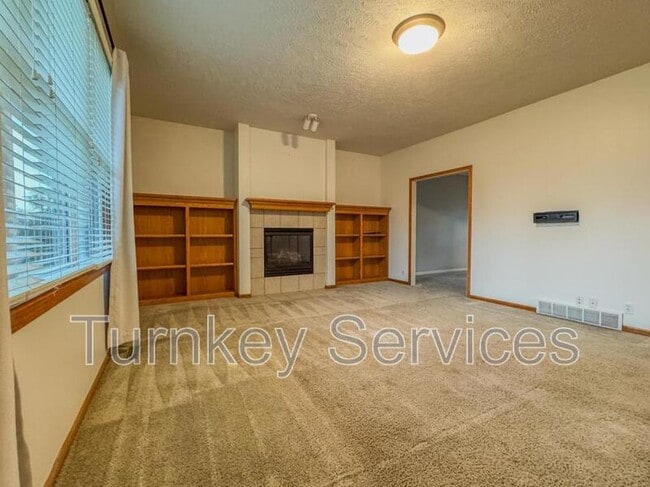 Foto del edificio - 15222 Curtis Ave