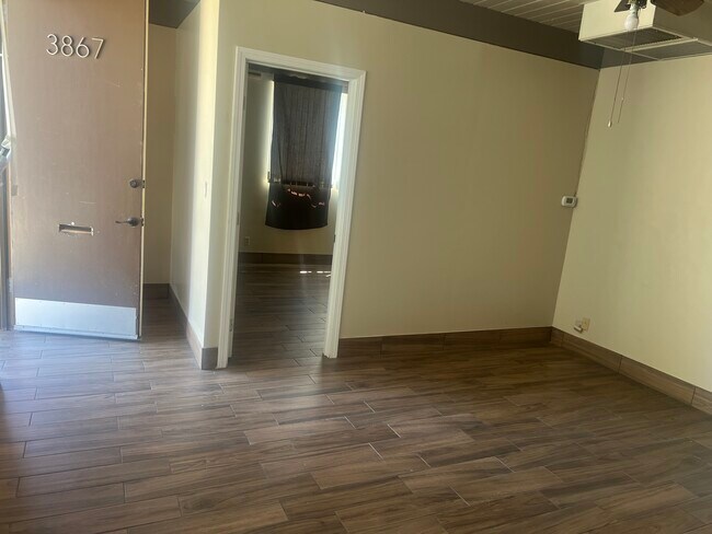 Foto del edificio - 3867 Jurupa Ave