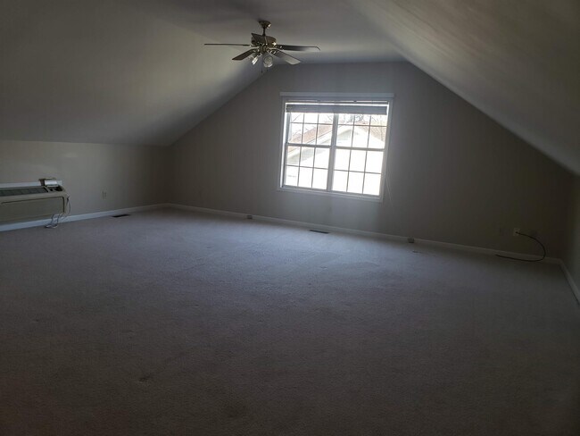 Building Photo - 2180 Riverway Dr
