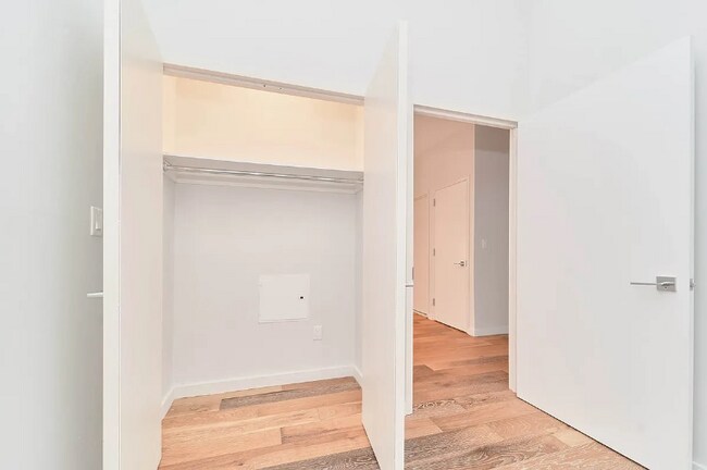 Building Photo - 945 Bergen St