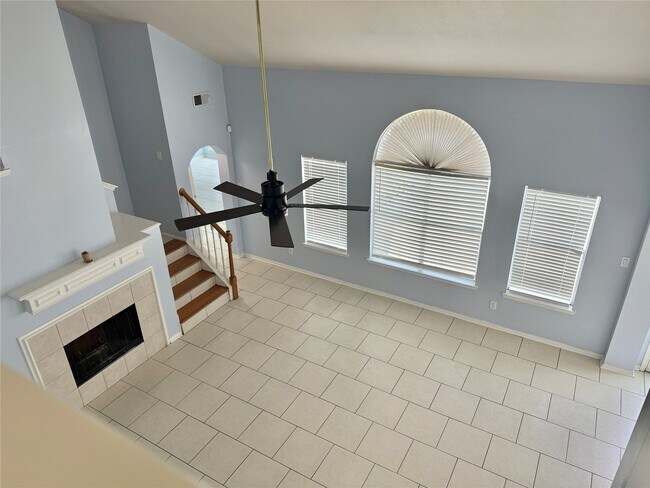 Foto del edificio - 14802 Bellflora Ct