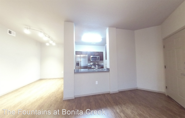 Building Photo - 1270 W Oaklawn Rd