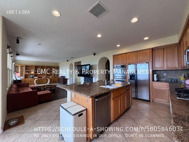 Building Photo - 2541 Hillcrest St