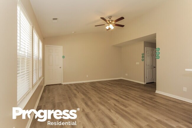 Foto del edificio - 2115 Cool Springs Ct