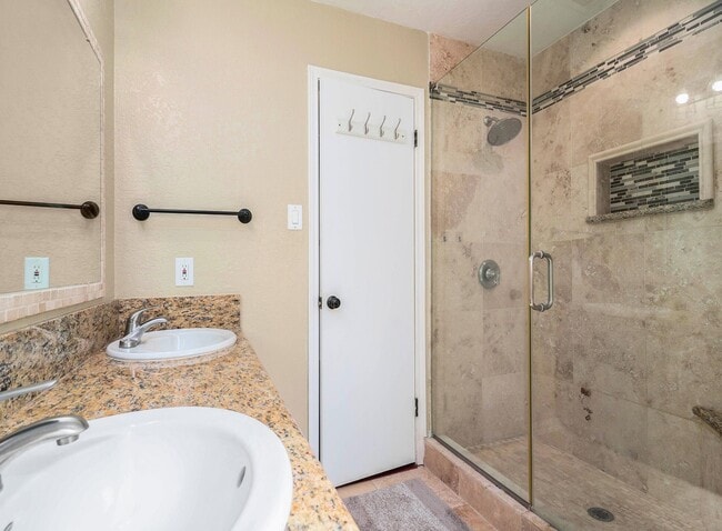 Building Photo - 226 Pecan Dr