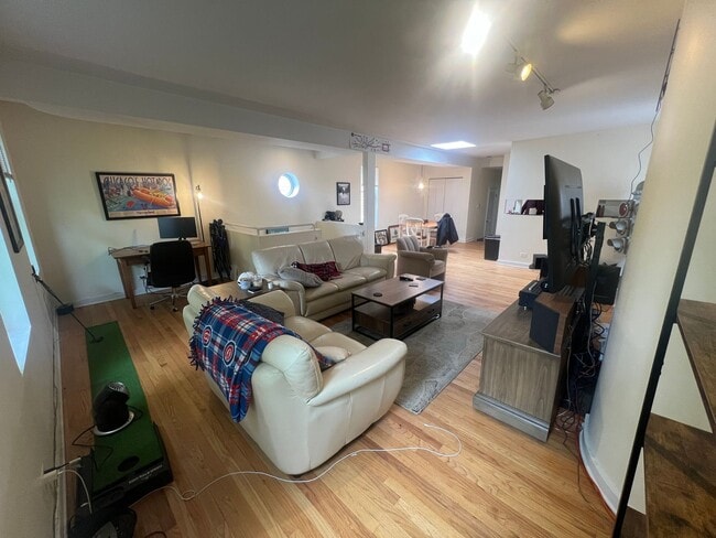 Building Photo - 2341