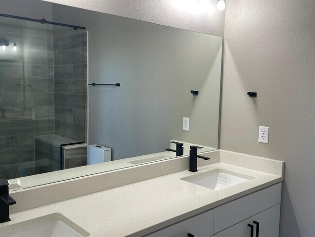 Foto del edificio - 2117 Broome St