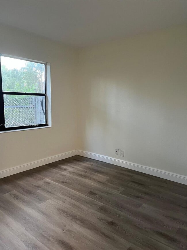 Foto del edificio - 11635 Royal Palm Blvd