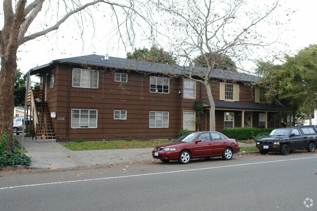 Building Photo - 968 Addison St