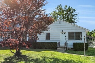 Building Photo - 157 Rumson Rd