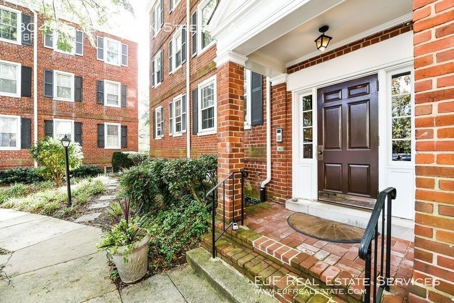 Foto principal - 3048 S Buchanan St