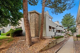 Building Photo - 923 S Zeno Way