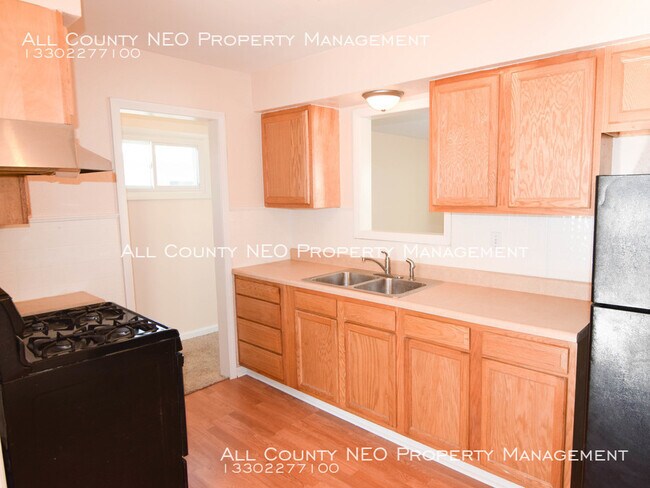 Building Photo - 821 Minota Ave