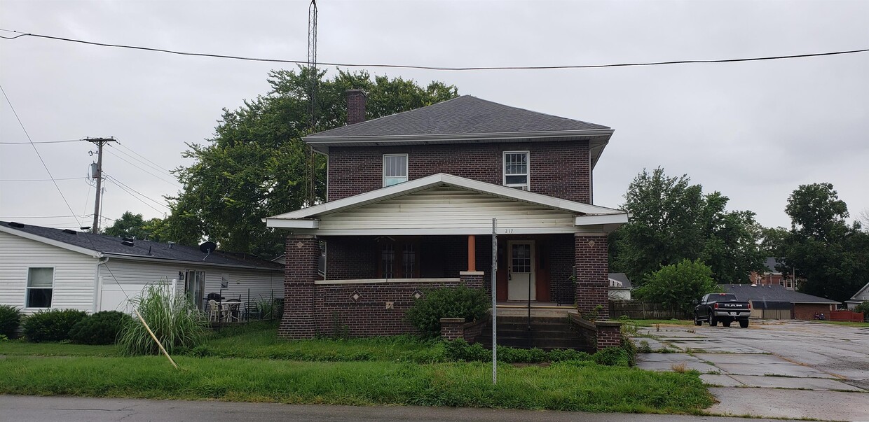 217 E Broadway St Unit 1, Princeton, IN 47670 Room for Rent in