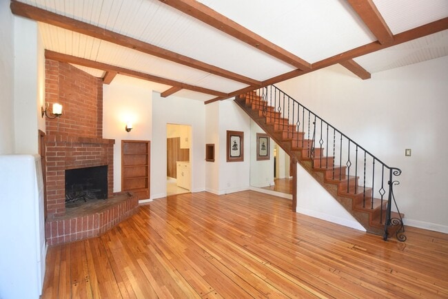 Building Photo - 2062 Argyle Ave