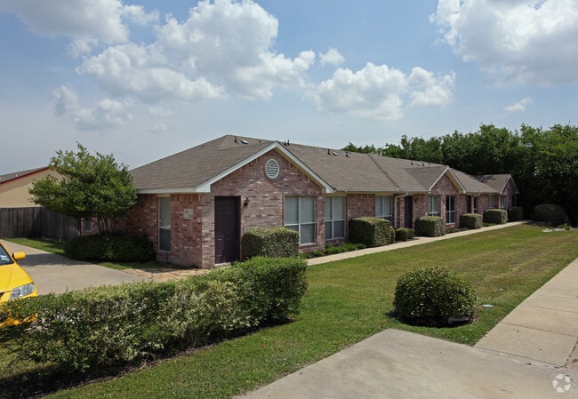 Building Photo - Sierra Vista