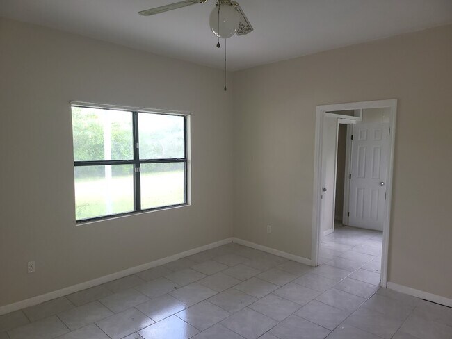 Foto del edificio - 8790 Florida Rd