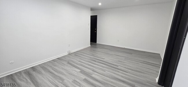 Building Photo - 206 Main St