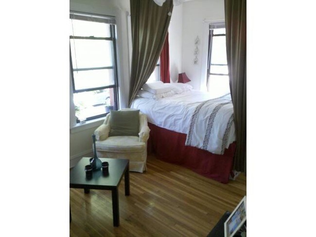 Foto del edificio - 815-823 W Bradley Pl