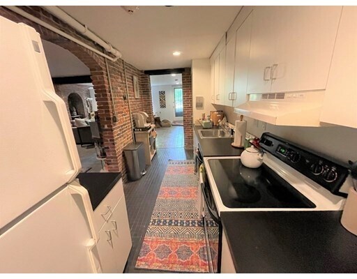 Building Photo - 623 Tremont St