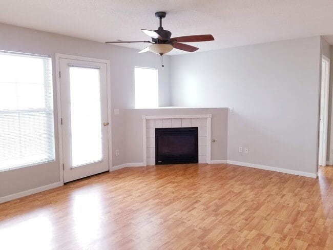 Foto del edificio - 1200 Murray St NE