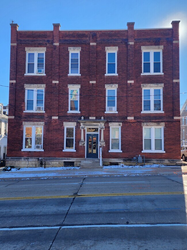 Building Photo - 140 Loras Blvd