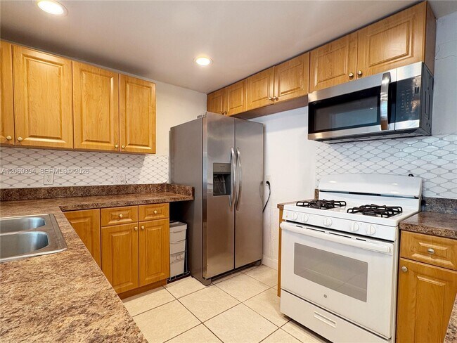Foto del edificio - 2175 NE 170th St