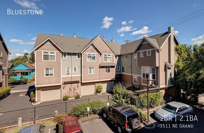 Foto del edificio - Beautiful Townhome In NE - 1/2 Off 1st Mon...