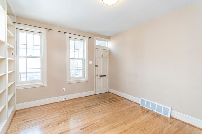 Building Photo - 527 S Lecount St