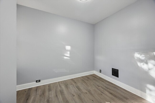 Foto del edificio - 4 Bedroom House North Philly- Will accept ...