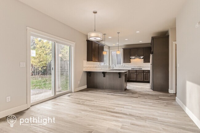 Building Photo - 12802 SW King Ct, Tigard, OR, 97224
