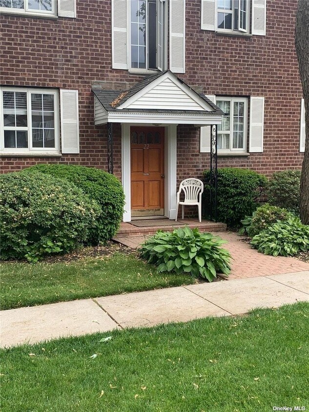 Primary Photo - 22 Nathan Hale Dr