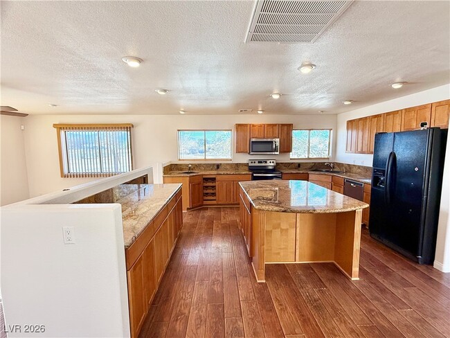 Building Photo - 1100 Dollar St