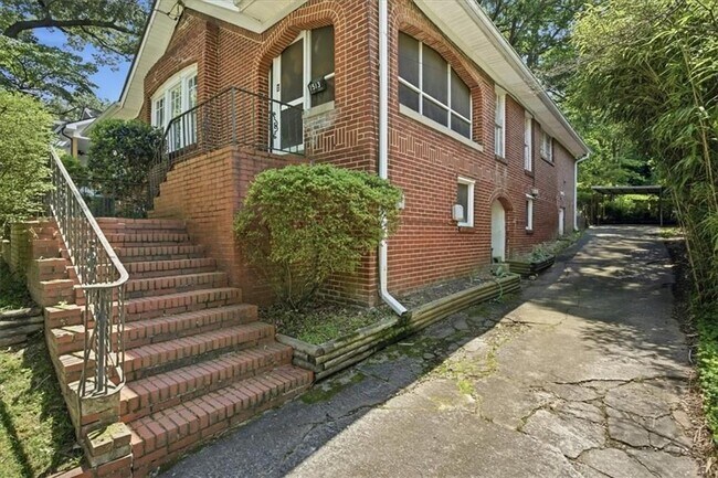 Foto del edificio - 1513 Melrose Dr SW