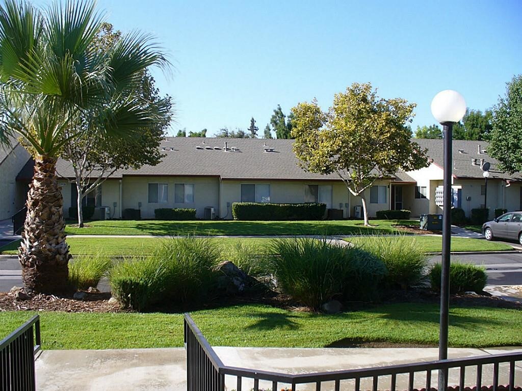 Primary Photo - 200 E Sierra Ave