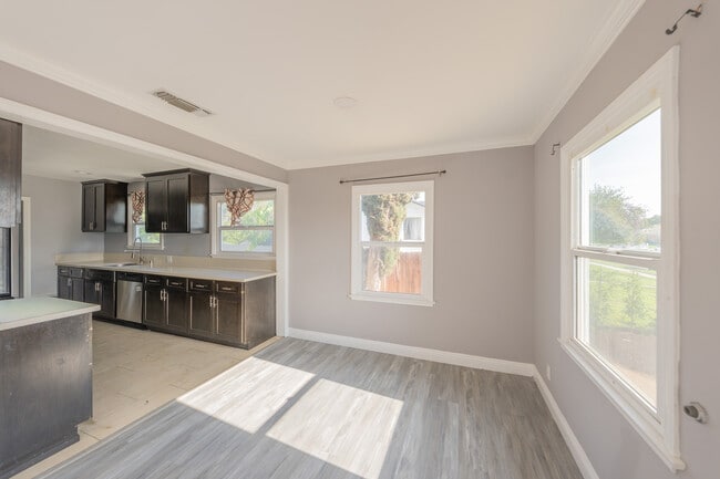 Foto del edificio - 14947 Chatsworth St