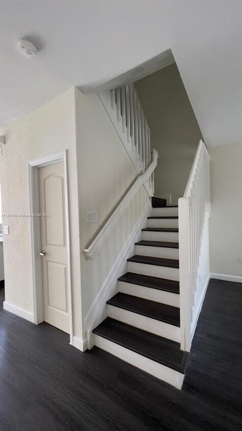 hermosa casa adosada - 2800 SW 83rd Ave