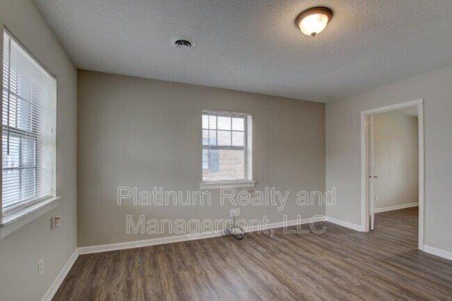 Foto del edificio - 404-414 Thompsonville Ln