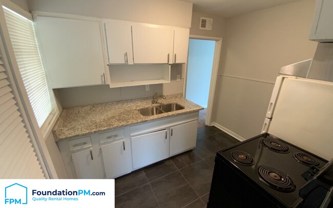 Building Photo - 1297 Elkwood St