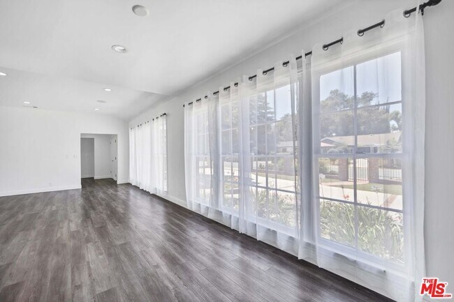 Building Photo - 23046 Leonora Dr